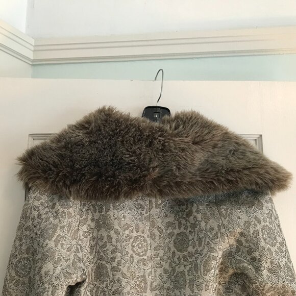 Isda & Co | Faux Fur Collar Jacquard Coat - Picture 7 of 12
